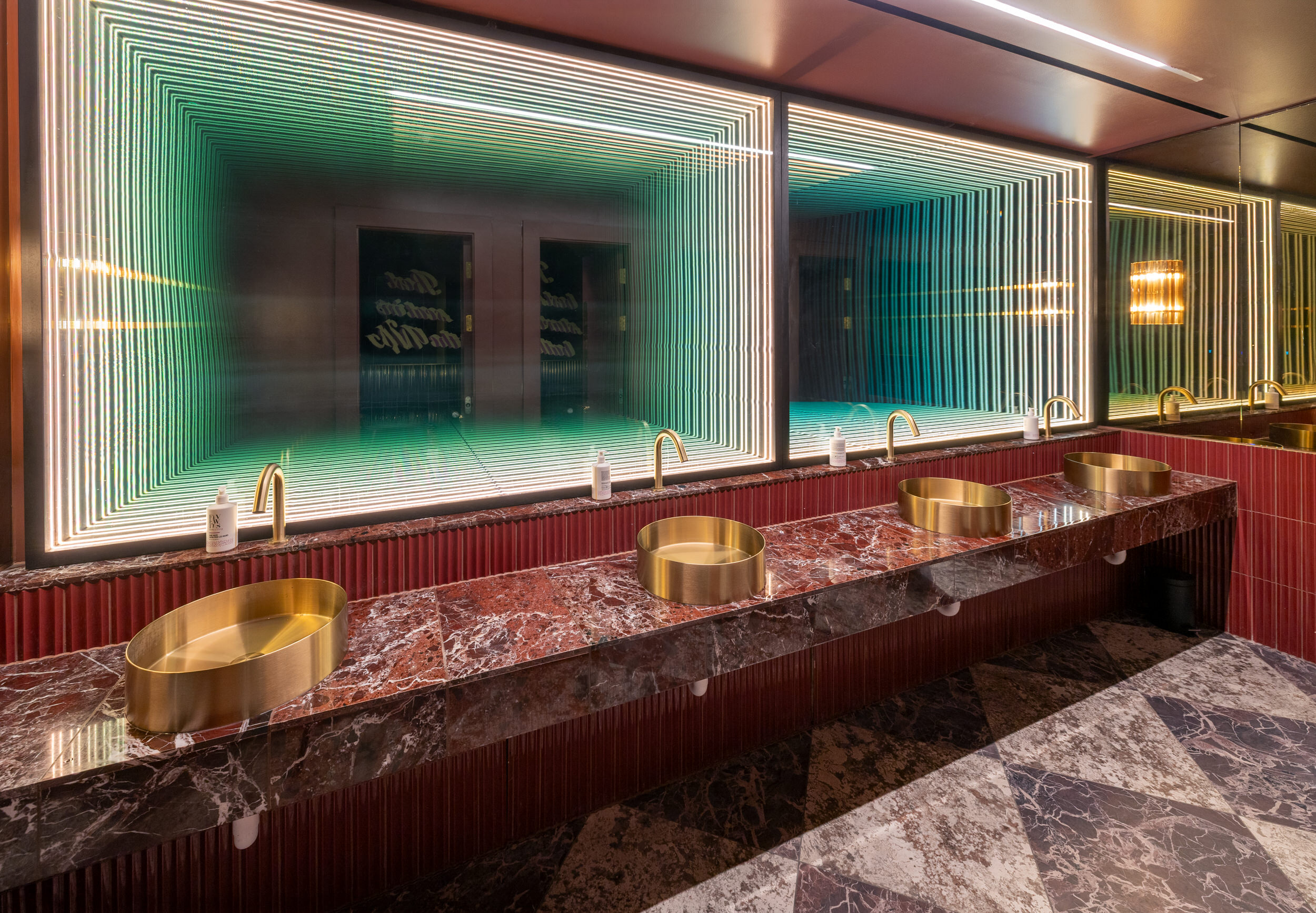 High-end washroom finish delivered on a fast-track hospitality fit-out